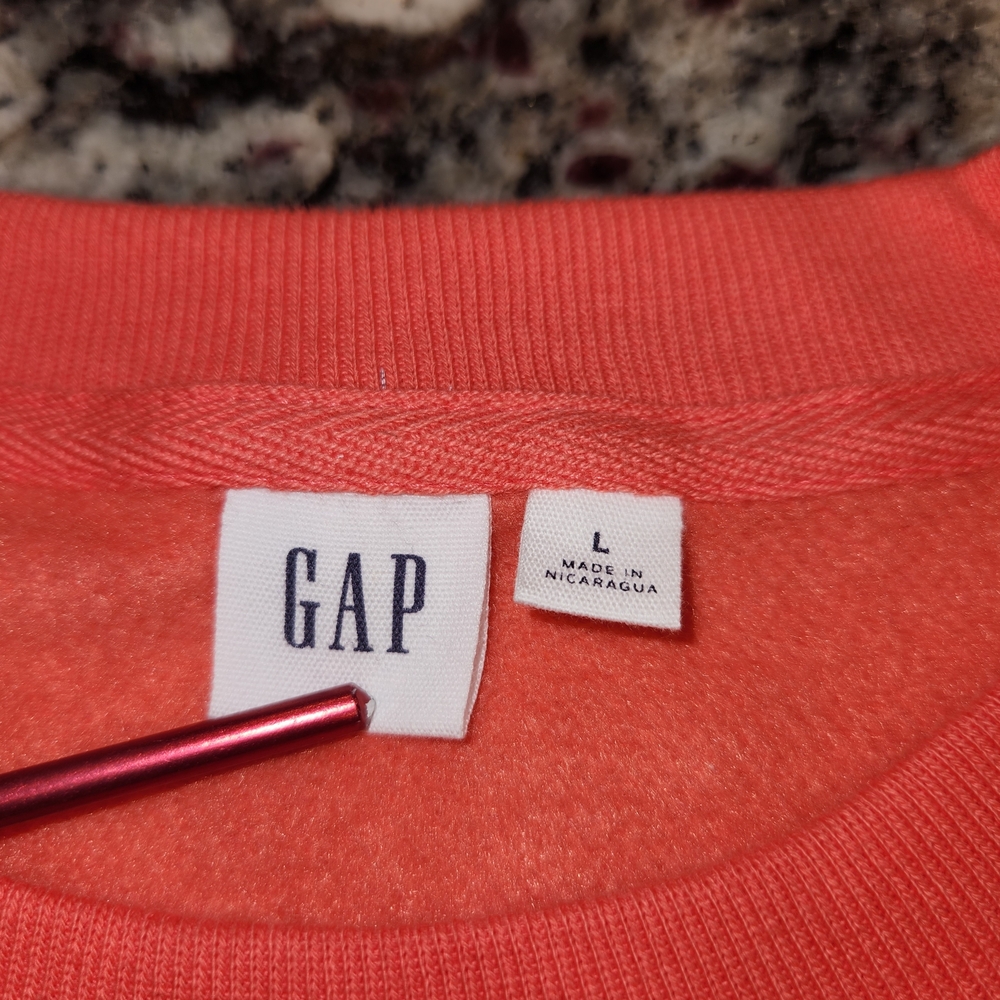 NWOT GAP Women's Coral Crewneck Sweatshirt With Embroidered Classic Logo - Picture 6 of 6